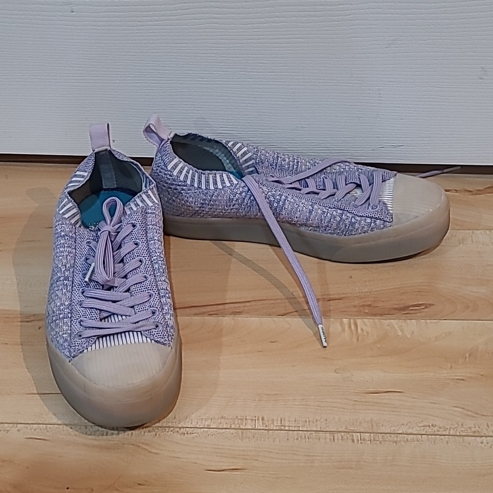Native men's size 7 lilac coloured shoes